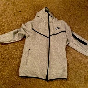 Men’s Nike Tec, Grey M.